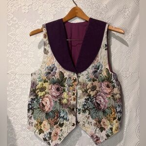 💋3 for $25 Stunning vintage flower vest